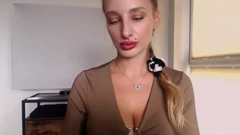 MarilynDevilish online show from September 17, 2025, 7:32 am