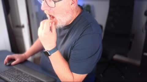 Mark online show from September 16, 2025, 2:07 pm