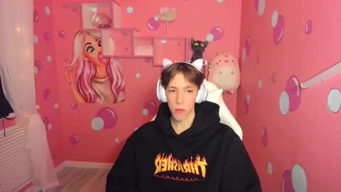 Mark online show from October 1, 2025, 9:10 pm