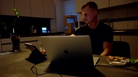 Snapshot of markcgn242649 chatting on April 5, 2026, 6:27 pm markcgn242649 online show from April 5, 2026, 6:27 pm