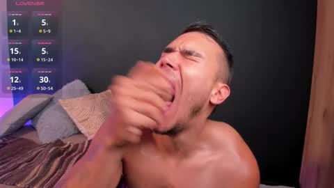 Mark Santos online show from November 4, 2025, 7:35 pm