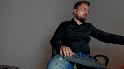 Snapshot of markwaynescr chatting on November 11, 2025, 5:02 pm MARK online show from November 11, 2025, 5:02 pm