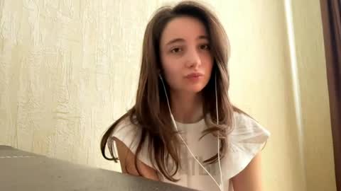 Mia online show from April 29, 2026, 7:45 am