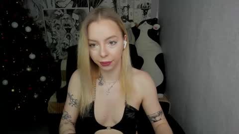 Snapshot of martha_cameron chatting on December 23, 2024, 9:18 pm Martha Cameron online show from December 23, 2024, 9:18 pm