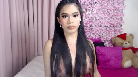 Snapshot of martha_fox chatting on February 19, 2025, 6:33 am DONT FORGET TO FOLLOW ME AND GIVE ME A THUMBS UP GUYS- martha online show from February 19, 2025, 6:33 am