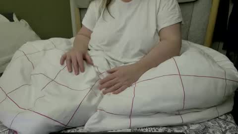 Snapshot of marthabriest chatting on October 26, 2025, 4:18 am Martha online show from October 26, 2025, 4:18 am