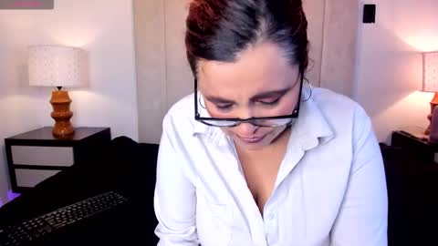 Snapshot of marthina_cnc chatting on March 20, 2026, 12:21 pm Marthina online show from March 20, 2026, 12:21 pm