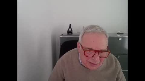 Snapshot of martin_1947 chatting on December 24, 2024, 11:06 am martin_1947 online show from December 24, 2024, 11:06 am