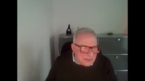 Snapshot of martin_1947 chatting on February 16, 2025, 4:42 pm martin_1947 online show from February 16, 2025, 4:42 pm