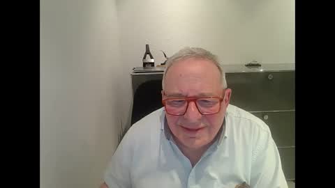 Snapshot of martin_1947 chatting on February 22, 2025, 10:09 pm martin_1947 online show from February 22, 2025, 10:09 pm