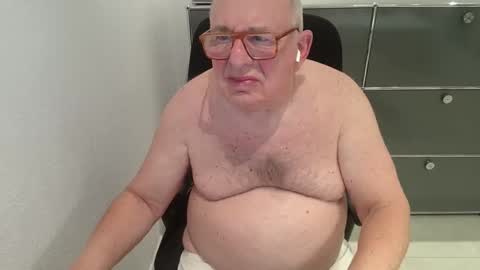 Snapshot of martin_1947 chatting on October 30, 2025, 10:32 pm martin_1947 online show from October 30, 2025, 10:32 pm