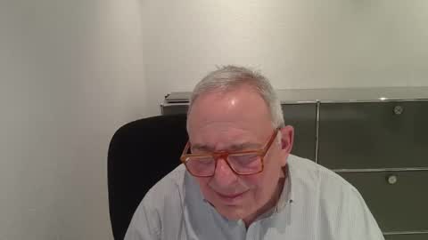 Snapshot of martin_1947 chatting on December 14, 2025, 6:01 pm martin_1947 online show from December 14, 2025, 6:01 pm