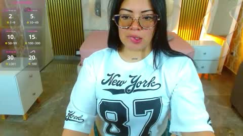 Snapshot of martina_tay chatting on December 1, 2025, 3:22 am Hey im martina online show from December 1, 2025, 3:22 am
