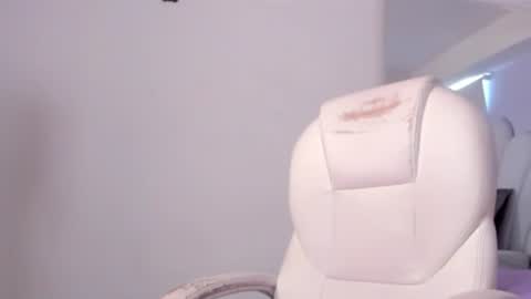 Snapshot of martinaa_roberts chatting on July 8, 2026, 5:39 pm martinaa_roberts online show from July 8, 2026, 5:39 pm
