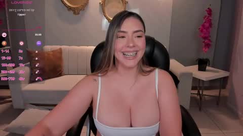 Snapshot of martinnabonnet chatting on February 27, 2025, 1:38 pm Martinna Bonnet online show from February 27, 2025, 1:38 pm