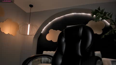 Snapshot of martinnabonnet chatting on March 12, 2025, 10:26 am Martinna Bonnet online show from March 12, 2025, 10:26 am