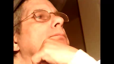 Snapshot of martylv702 chatting on February 4, 2026, 5:24 am marty online show from February 4, 2026, 5:24 am