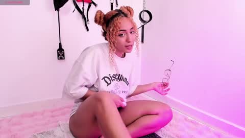 Snapshot of mary_jane_lovers chatting on February 3, 2025, 5:56 pm Mary Jane online show from February 3, 2025, 5:56 pm