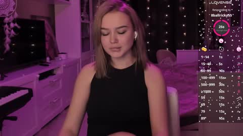 Snapshot of mary_romance chatting on December 15, 2024, 4:15 pm Mary online show from December 15, 2024, 4:15 pm