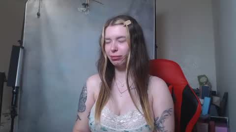 maryh0tlove online show from July 7, 2026, 12:31 pm