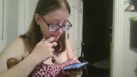 Snapshot of maryjaneflowers chatting on December 7, 2024, 11:07 am maryjaneflowers online show from December 7, 2024, 11:07 am