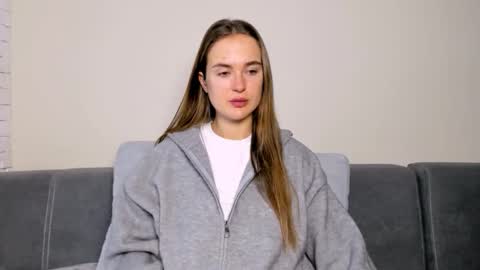 Mari online show from December 15, 2025, 7:12 am