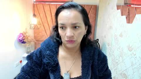 Marylin online show from December 3, 2025, 7:34 pm