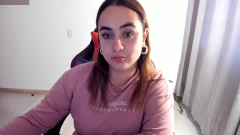 Dulce Maria online show from April 16, 2026, 9:39 pm