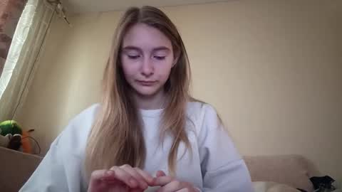 Hi My name is Elina Im 18 years old. online show from September 18, 2025, 5:53 am