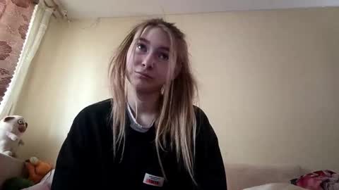 Hi My name is Elina Im 18 years old. online show from October 1, 2025, 6:08 am