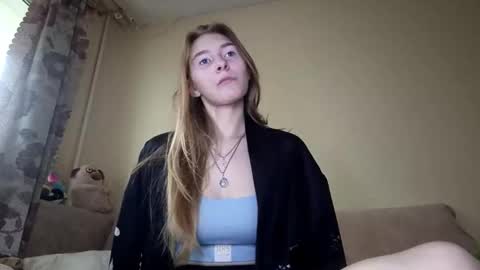 Hi My name is Elina Im 18 years old. online show from October 6, 2025, 6:00 am