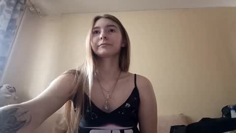 Hi My name is Elina Im 18 years old. online show from October 10, 2025, 6:56 am