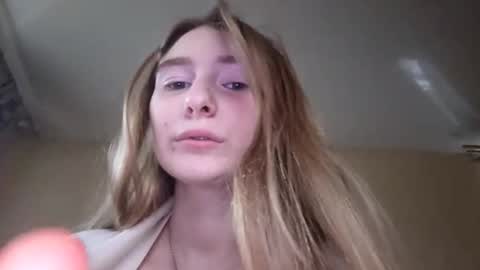 Hi My name is Elina Im 18 years old. online show from October 22, 2025, 6:46 am