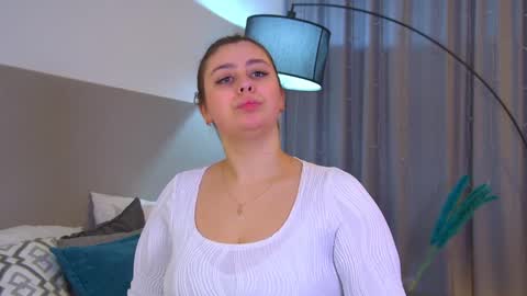 MaryMurrays online show from November 17, 2025, 6:35 pm