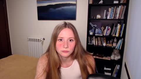 Snapshot of marytiny chatting on April 9, 2026, 7:19 pm Mary online show from April 9, 2026, 7:19 pm