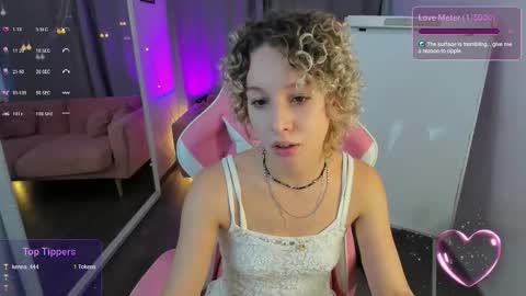 Snapshot of marywohlberg chatting on November 21, 2025, 6:01 am Mary online show from November 21, 2025, 6:01 am