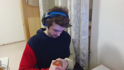 Snapshot of mash_potatoes_are_good chatting on December 4, 2024, 2:31 am mash_potatoes_are_good online show from December 4, 2024, 2:31 am