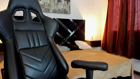 Scarlet  online show from April 6, 2026, 7:15 pm