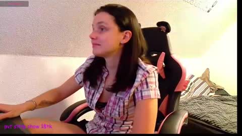 Queeny Kathy  Online at 2030 MEZ Sunday  Wednesday online show from February 21, 2025, 8:05 pm