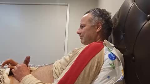 Snapshot of master398 chatting on October 27, 2025, 10:52 am Erix online show from October 27, 2025, 10:52 am