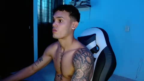 master_black777 online show from April 15, 2026, 9:59 pm