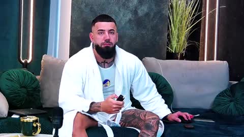 masterkingofmuscle online show from February 3, 2025, 7:18 am