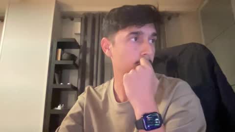 Aaron online show from November 10, 2025, 6:18 pm