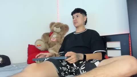 mateo_escobar online show from November 4, 2025, 7:02 pm