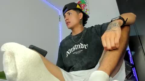 mateo_escobar online show from November 24, 2025, 4:01 am