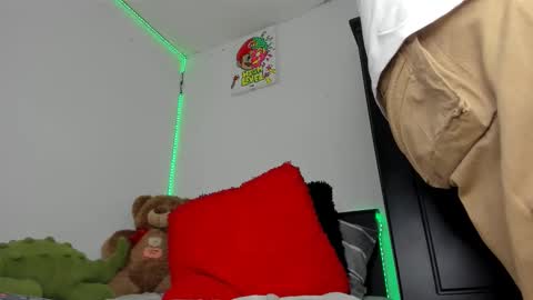 mateo_escobar online show from January 11, 2026, 4:28 am