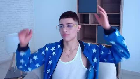 Snapshot of matheomontclair chatting on October 16, 2025, 8:43 pm Matheo Montclair online show from October 16, 2025, 8:43 pm