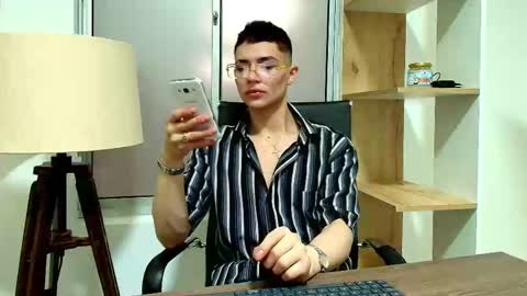 Snapshot of matheomontclair chatting on October 19, 2025, 8:09 pm Matheo Montclair online show from October 19, 2025, 8:09 pm