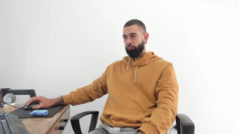 Matheus     online show from December 30, 2024, 4:19 pm