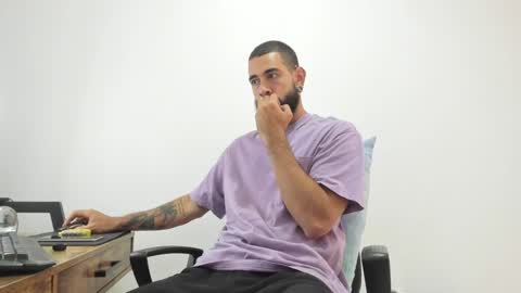 Matheus     online show from February 3, 2025, 9:29 pm